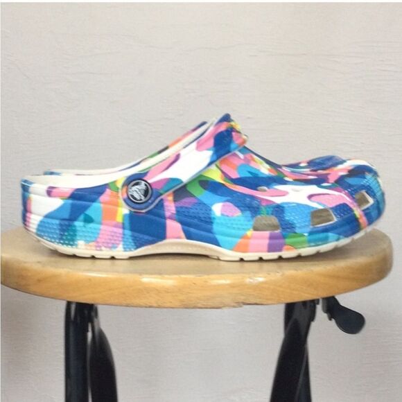 Crocs Watercolors Multicolored Summer Wear Men’s 5 Women’s 7 - Picture 1 of 9